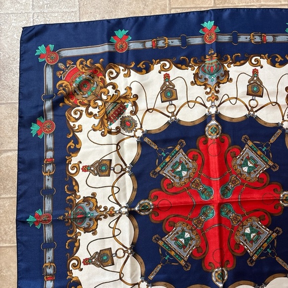 Ornate Scarf Jewel Tones Crown Chain Crest Square Polyester Vintage 35in - Picture 3 of 4